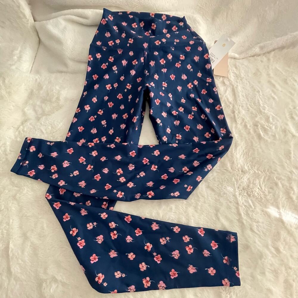 NWT new Spiritual Gangster Flower Leggings size extra small XS